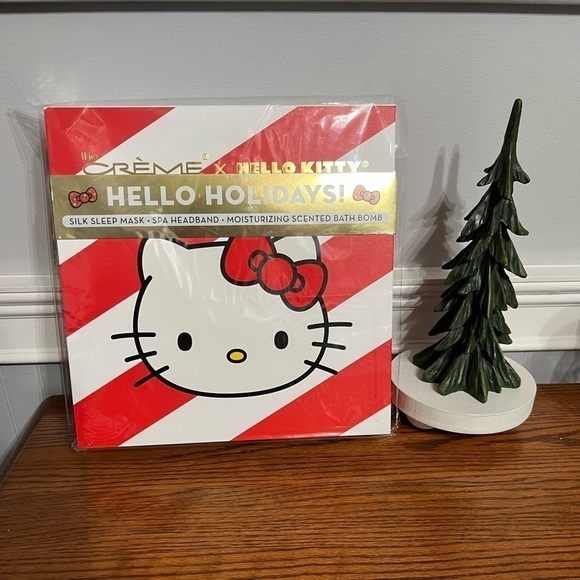 NWT-“CREAM”HELLO Kitty Boxed Gift Set - Picture 1 of 4